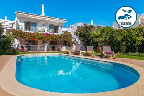 Property building, Garden, Garden view, Pool view, Swimming pool, sunbed