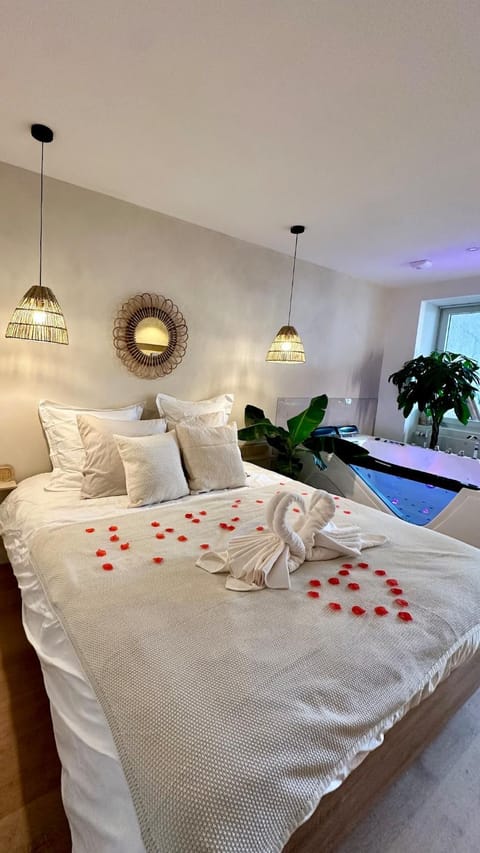 Bed, Sauna, Sauna, Spa and wellness centre/facilities, Spa and wellness centre/facilities, Spa and wellness centre/facilities, Bedroom, towels