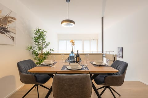 Seating area, Dining area