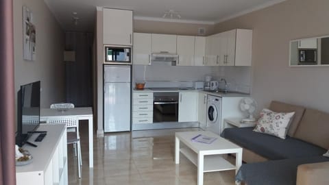 Kitchen or kitchenette, Living room