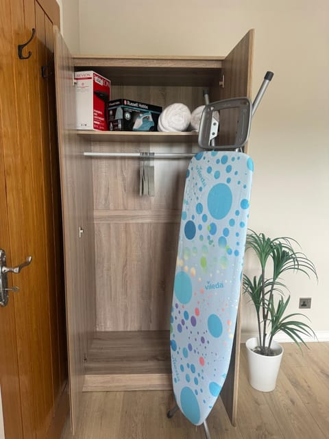 Stunning 2 bed house near Solihull for LONG STAYS - 10 mins from NEC HS2 BHX House in Solihull