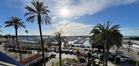 Neighbourhood, Natural landscape, Beach, City view, Sea view, Location