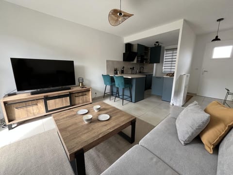 TV and multimedia, Kitchen or kitchenette, Living room