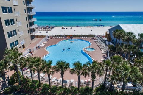 Property building, Communal lounge/ TV room, Day, People, Natural landscape, Bird's eye view, Beach, Pool view, Sea view, Swimming pool, Swimming pool, group of guests, sunbed