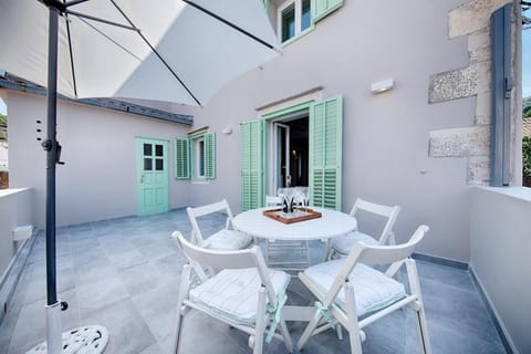 Zoia's Kut House House in Vis