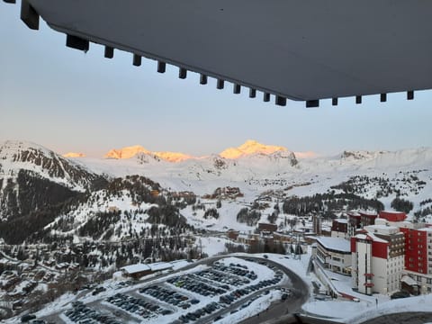 Nearby landmark, Natural landscape, Winter, Mountain view