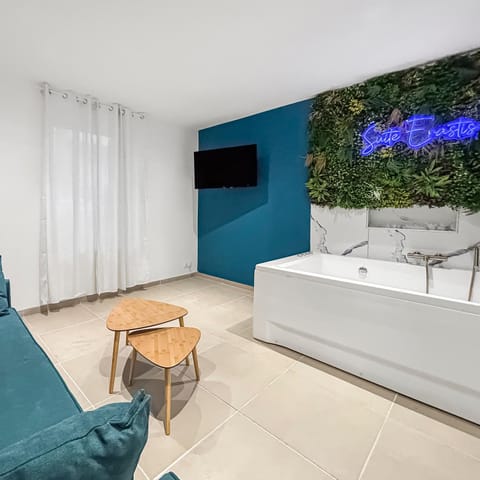 Communal lounge/ TV room, TV and multimedia