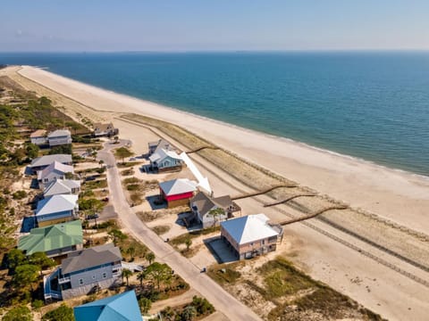 Property building, Day, Natural landscape, Bird's eye view, Beach, Sea view
