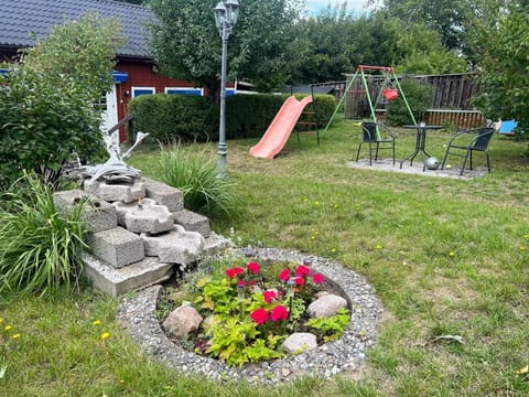 Enkel stuga med fin innergård House in Kalmar County, Sweden