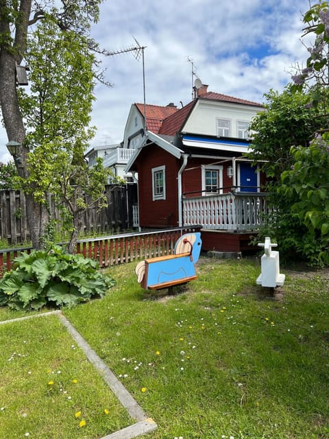 Enkel stuga med fin innergård House in Kalmar County, Sweden
