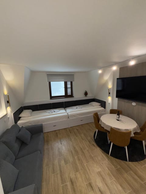 Communal lounge/ TV room, Bed, Living room