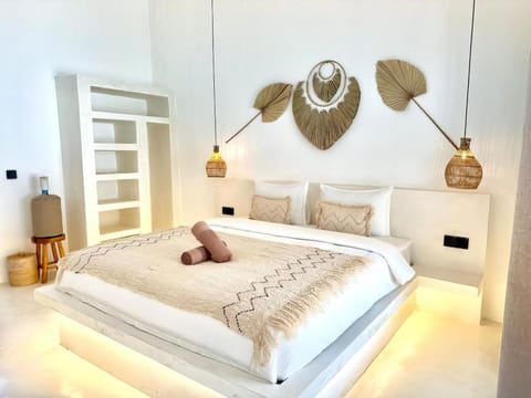 Bed, Bedroom, Drinks, Drinks, towels, towels, wardrobe