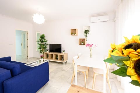 TV and multimedia, Living room, Seating area, Dining area, internet, internet, air conditioner