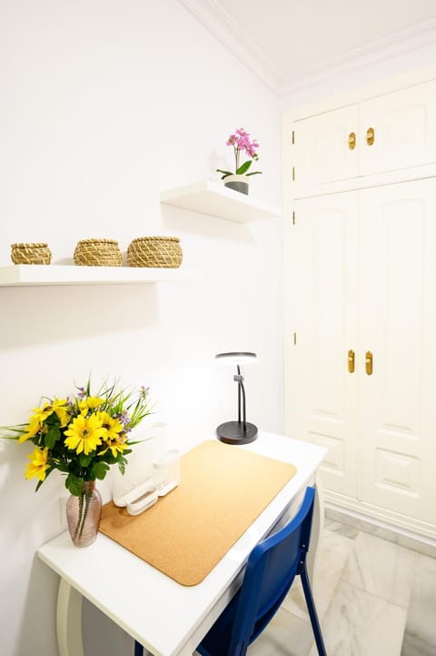 Seating area, internet, internet, air conditioner, air conditioner