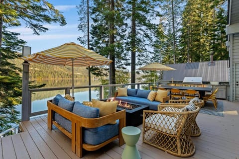 Luxury Lakefront 5 Br Home Hot Tub Arcade House in Truckee