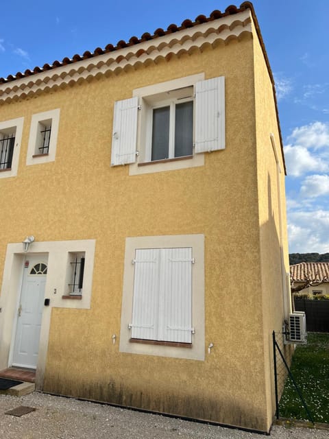 Villa en Provence 3 T3 jardin clos House in Gréoux-les-Bains