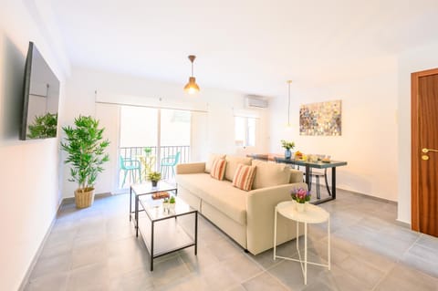 TV and multimedia, Living room, Seating area, internet, internet, air conditioner, air conditioner