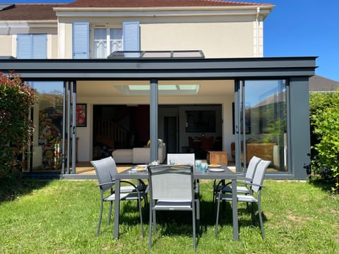 Luxury Villa&6 pers&Parking free Villa in Magny-le-Hongre