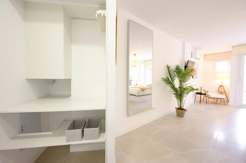 Bed, heating, heating, internet, internet, wardrobe, air conditioner, air conditioner