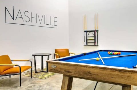 New 4BDRM House with City views, Pool Table, 5min to Downtown! Sleeps 22! House in East Nashville