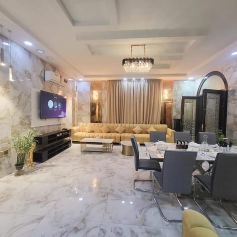 Luxury 6 bedrooms villa with private swimming pool Villa in Ajman