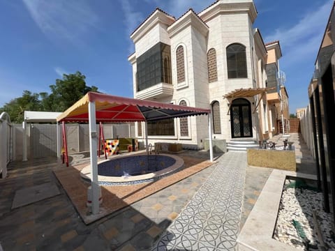 Luxury 6 bedrooms villa with private swimming pool Villa in Ajman