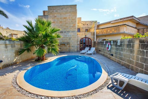 5 Bedroom Farmhouse with Private Pool House in Malta