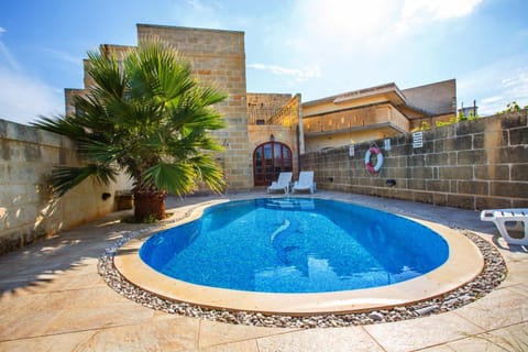 5 Bedroom Farmhouse with Private Pool House in Malta