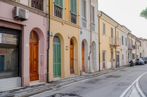 Property building, Neighbourhood