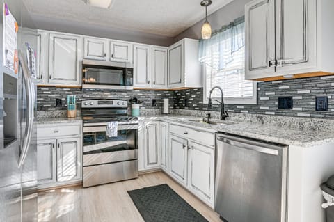 Patio, Yard and Lake Views Home in Myrtle Beach! House in Carolina Forest