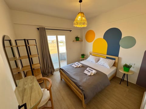 Bed, Photo of the whole room, towels