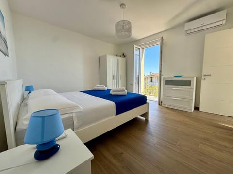 Bed, Photo of the whole room, Bedroom, towels, air conditioner