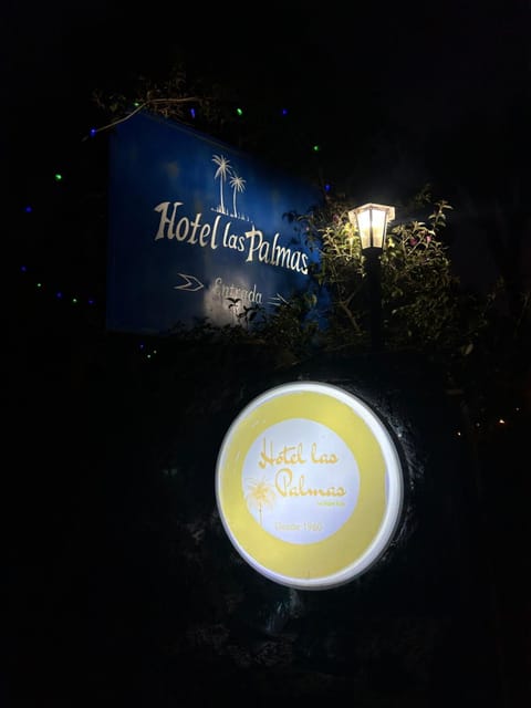 Night, Property logo or sign, Logo/Certificate/Sign, Text overlay, Street view, Certificate/Award