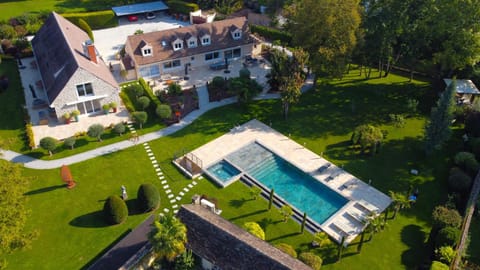 Property building, Bird's eye view, Garden view, Pool view