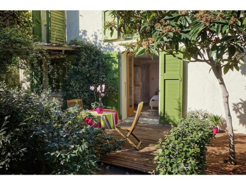 Patio, Facade/entrance, Day
