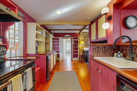 Kitchen or kitchenette, kitchen