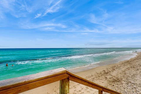 Azure Haven House in Lantana