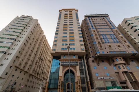 Property building, Facade/entrance, Day, City view