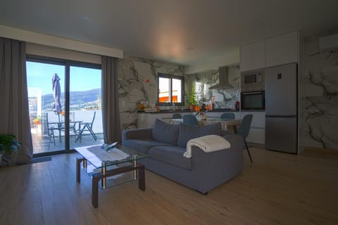 Kitchen or kitchenette, Living room, Seating area, Dining area