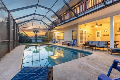 Pool view, Swimming pool, sunbed