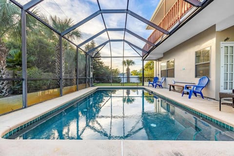 Patio, Pool view, Swimming pool
