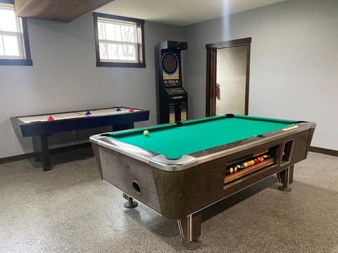 Billiard, Darts, Game Room