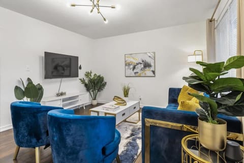 Bolingbrook King Bed 7 min to Hwy & Mall House in Bolingbrook