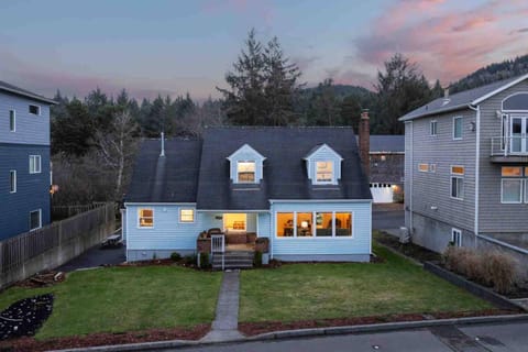Surf and Sand Dollars House in Seaside