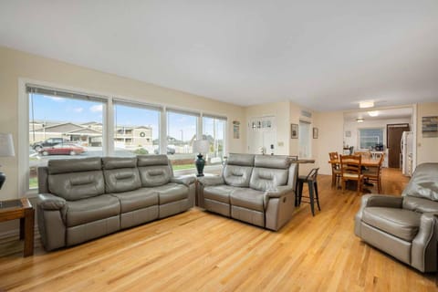 Surf and Sand Dollars House in Seaside