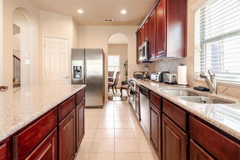 Nice big house in Woodlands area House in The Woodlands