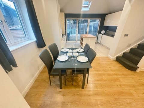 Seating area, Dining area