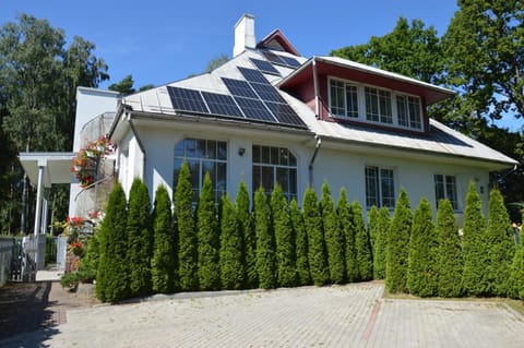 Property building, Day