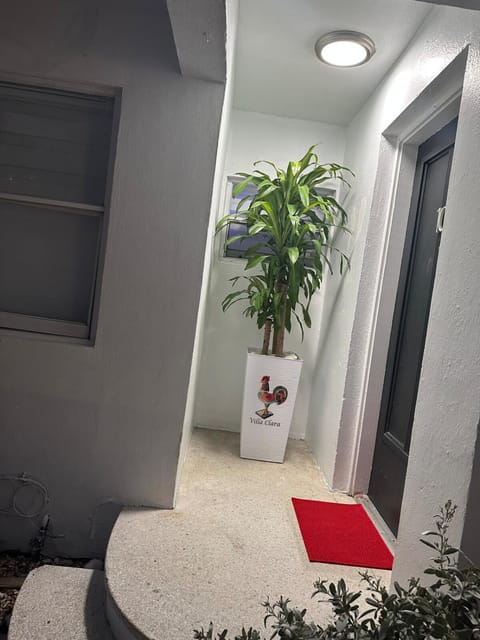 Villa Clara Red-Little Havana Apartment in Brickell