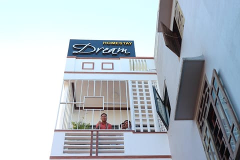 Property building, Facade/entrance, Day, Property logo or sign, Logo/Certificate/Sign, Street view